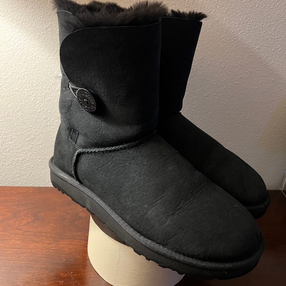UGG Women's Bailey Button II Boot, Black, Size 10